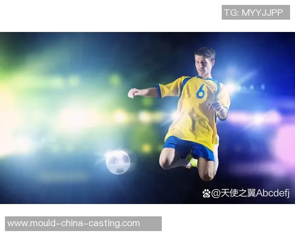 笑容定格在绿茵场上那一刻足球巨星真挚魅力尽情绽放